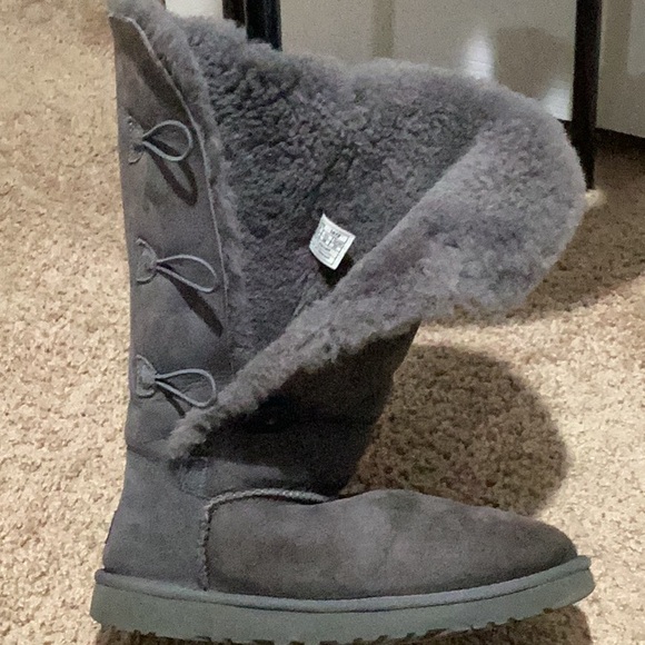 UGG Bailey Button Triplet II Boots - Size 8 - Picture 9 of 12